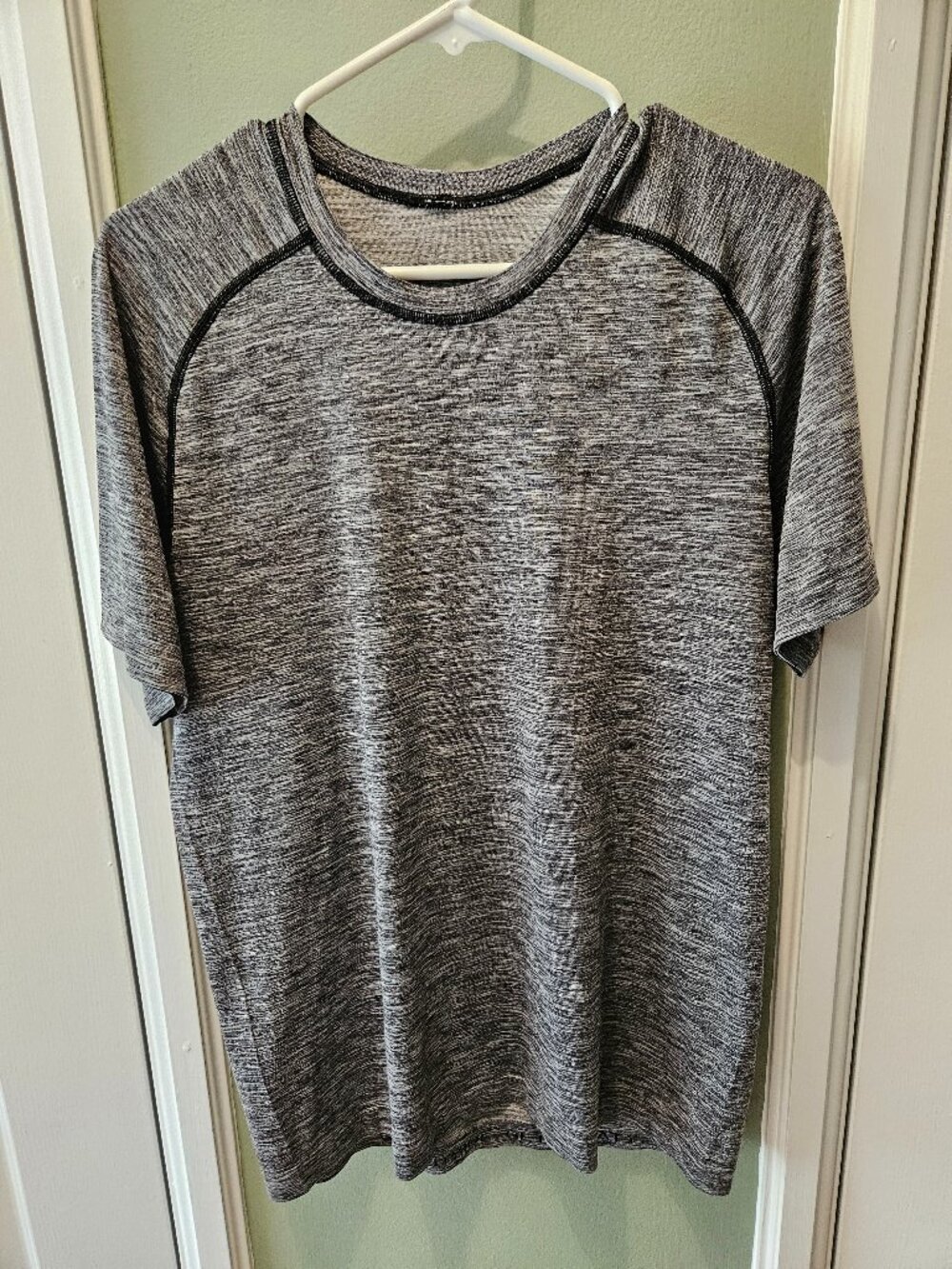 Lululemon Men's Metal Vent ? Short Sleeved Shirt Gray Medium M Workout Athletic